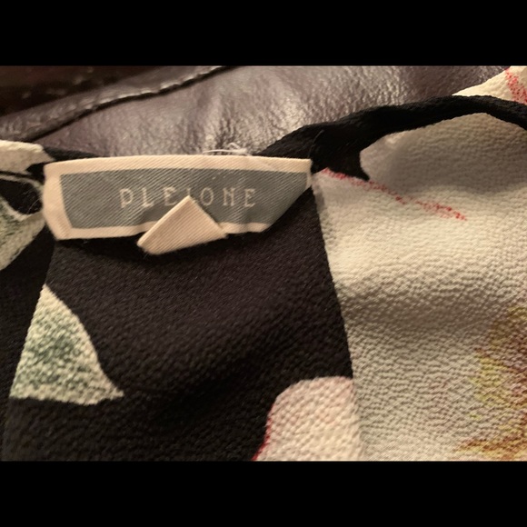 Floral tank - Picture 2 of 3